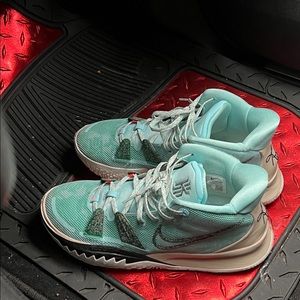 Kyrie Irving balling shoe, feels pretty good!